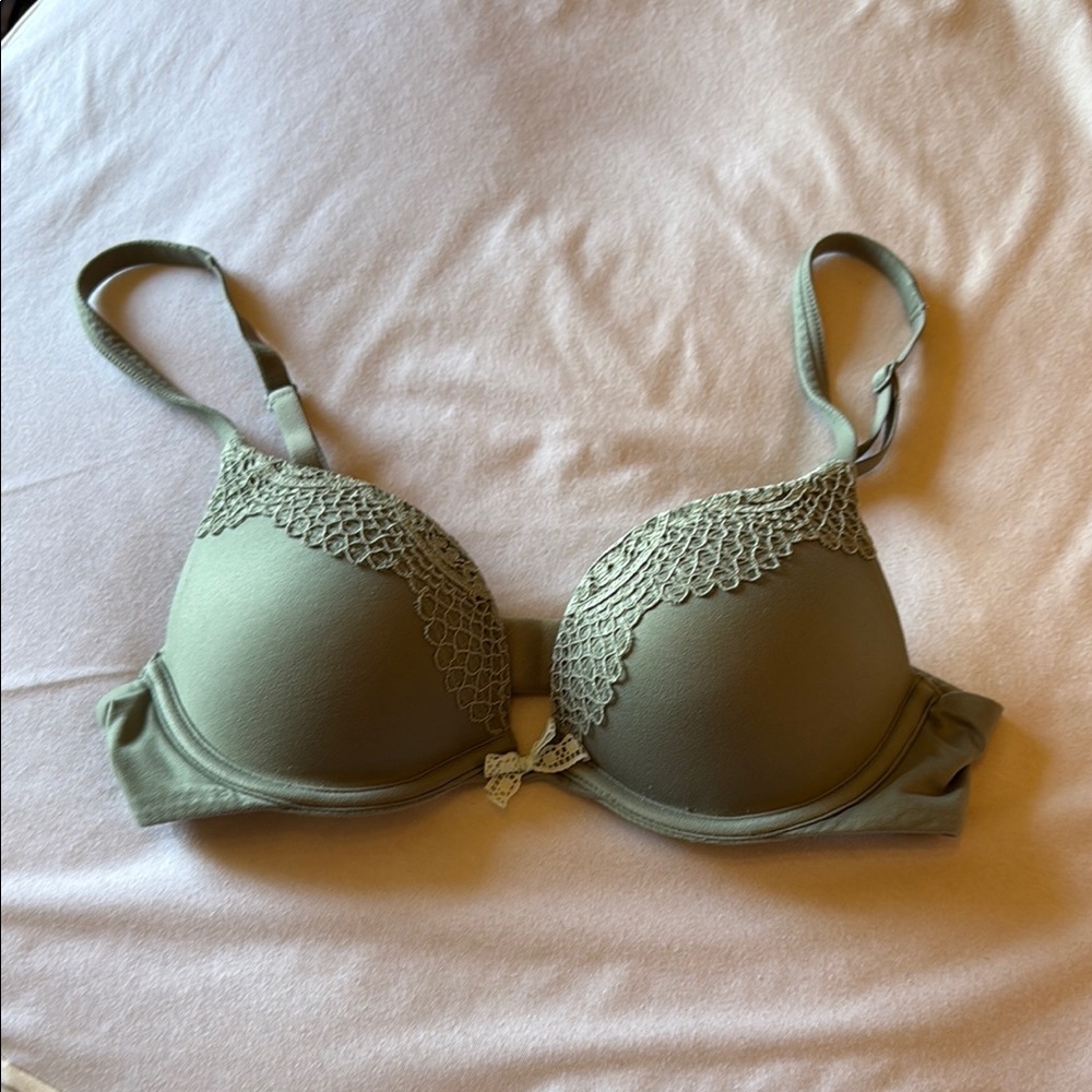 Victoria's Secret Green Lace Bra with Adjustable Straps